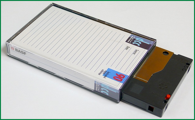 digital compact cassette (DCC)